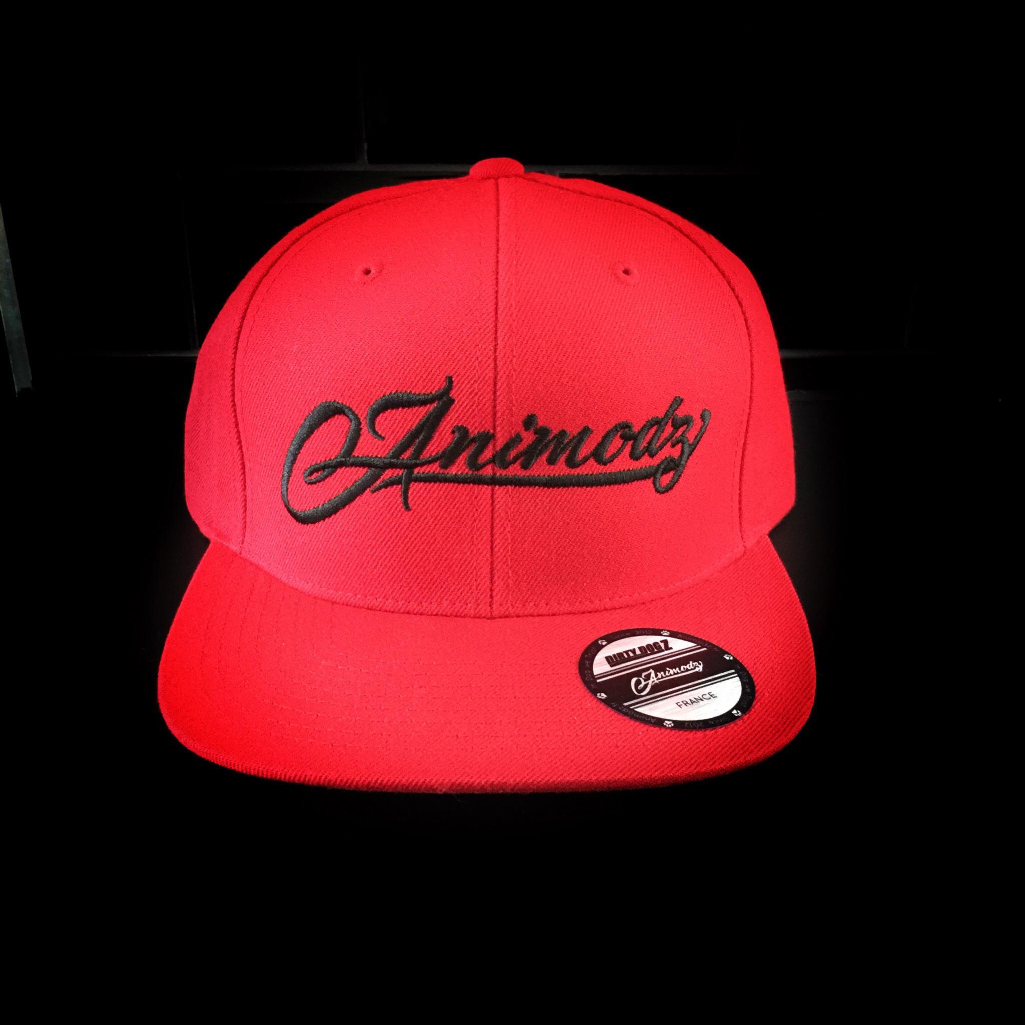 animodz-textiles-casquette-snapback-rouge-noir image 1